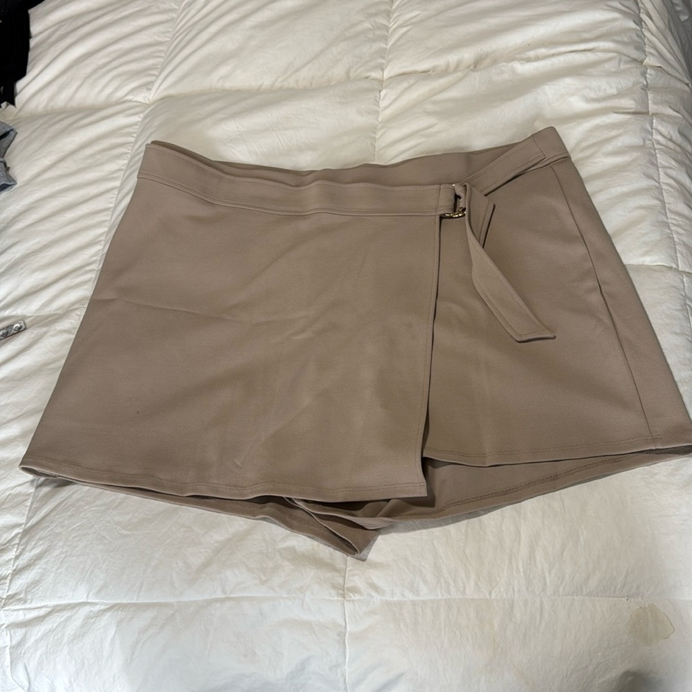 H&M Beige Skort sz XXL